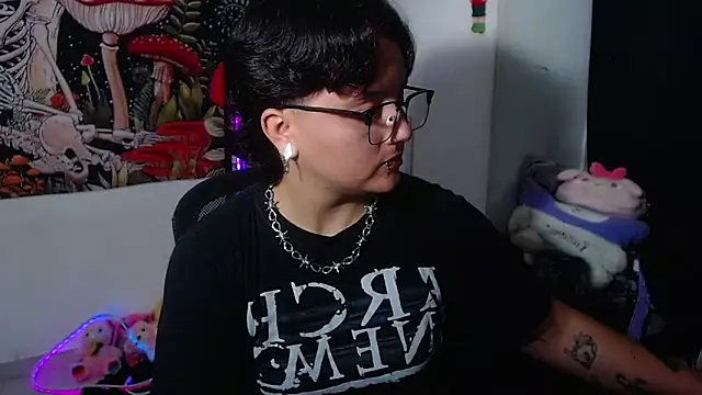 Snapshot of isabeautyx19 chatting on 06/30/26, 01:39 isabeautyx19 online show from 06/30/26, 01:39