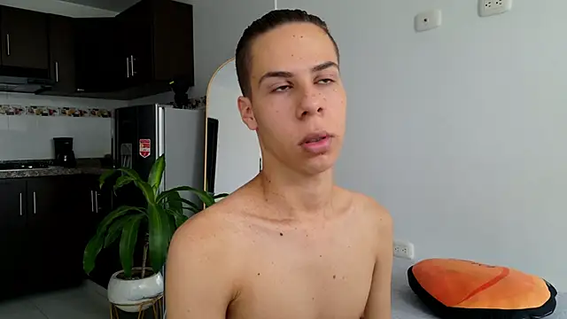 Snapshot of grey___27 chatting on 02/09/25, 02:40 grey 27 online show from 02/09/25, 02:40