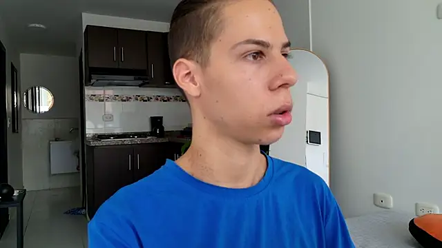 Snapshot of grey___27 chatting on 02/18/25, 02:27 grey 27 online show from 02/18/25, 02:27