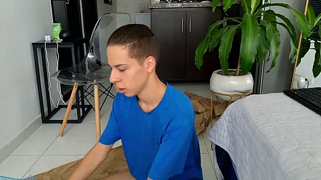 Snapshot of grey___27 chatting on 02/18/25, 05:31 grey 27 online show from 02/18/25, 05:31