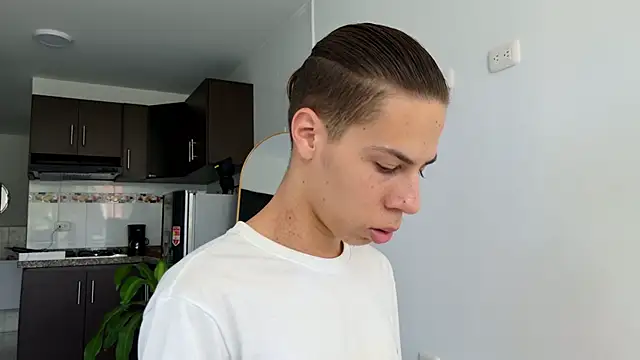 Snapshot of grey___27 chatting on 02/19/25, 09:03 grey 27 online show from 02/19/25, 09:03