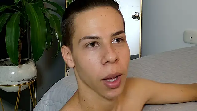 Snapshot of grey___27 chatting on 02/20/25, 11:10 grey 27 online show from 02/20/25, 11:10