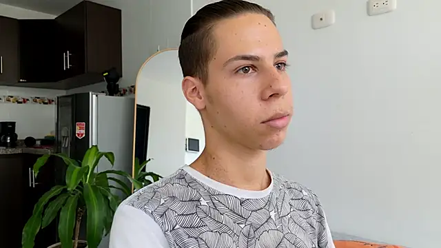 Snapshot of grey___27 chatting on 02/23/25, 05:18 grey 27 online show from 02/23/25, 05:18