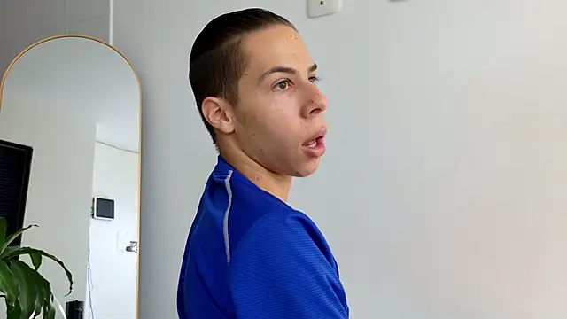 Snapshot of grey___27 chatting on 02/25/25, 02:33 grey 27 online show from 02/25/25, 02:33