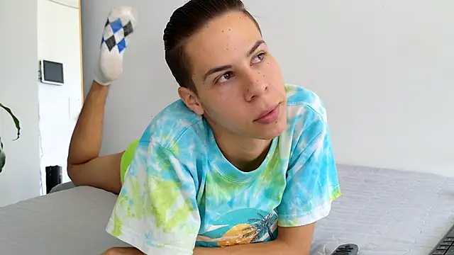 Snapshot of grey___27 chatting on 02/26/25, 02:25 grey 27 online show from 02/26/25, 02:25