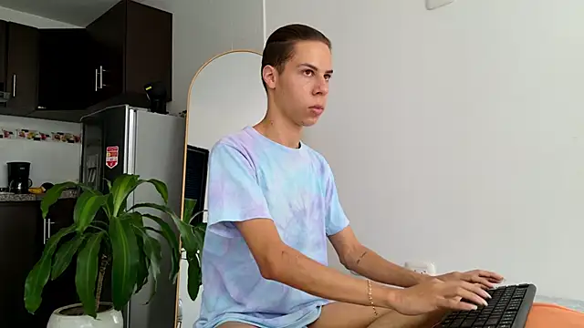 Snapshot of grey___27 chatting on 02/27/25, 08:53 grey 27 online show from 02/27/25, 08:53