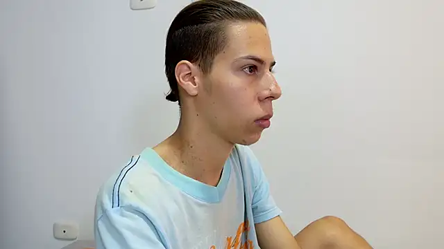 Snapshot of grey___27 chatting on 03/01/25, 01:11 grey 27 online show from 03/01/25, 01:11