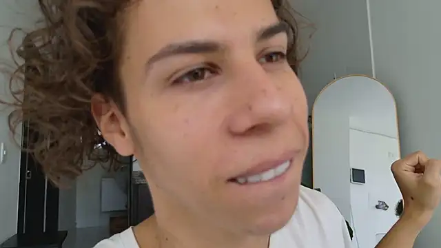 Snapshot of grey___27 chatting on 03/16/25, 02:22 grey 27 online show from 03/16/25, 02:22