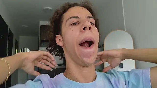 Snapshot of grey___27 chatting on 03/19/25, 08:32 grey 27 online show from 03/19/25, 08:32