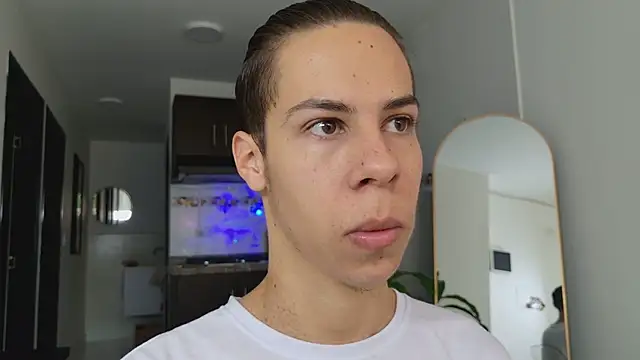 Snapshot of grey___27 chatting on 03/20/25, 11:16 grey 27 online show from 03/20/25, 11:16