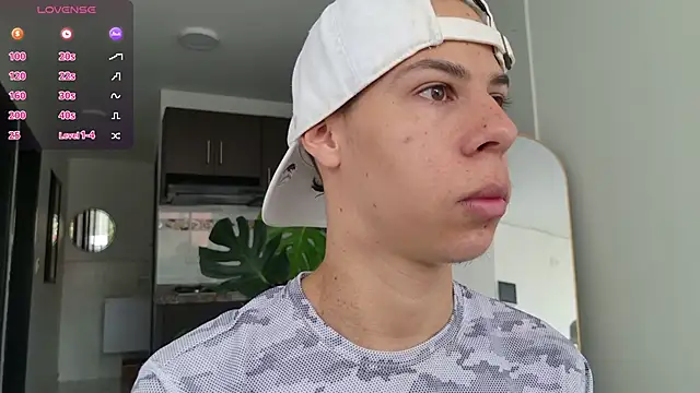 Snapshot of grey___27 chatting on 10/03/25, 12:02 grey 27 online show from 10/03/25, 12:02