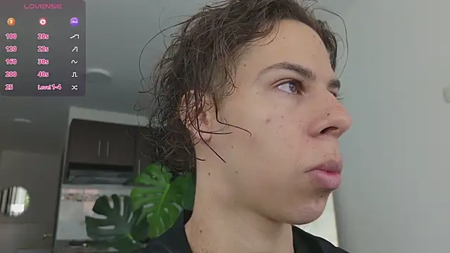 Snapshot of grey___27 chatting on 10/07/25, 12:13 grey 27 online show from 10/07/25, 12:13