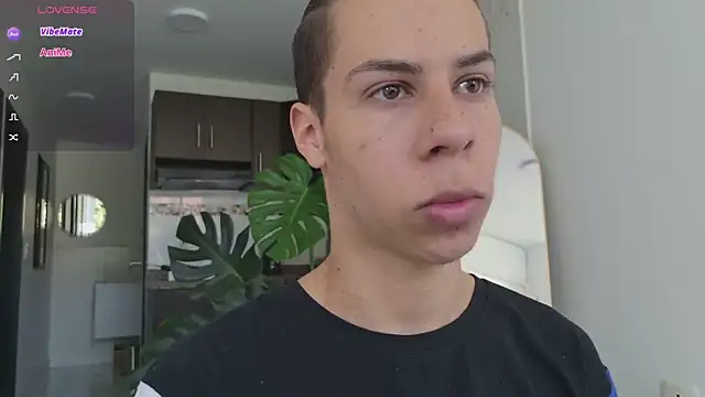 Snapshot of grey___27 chatting on 10/21/25, 05:46 grey 27 online show from 10/21/25, 05:46