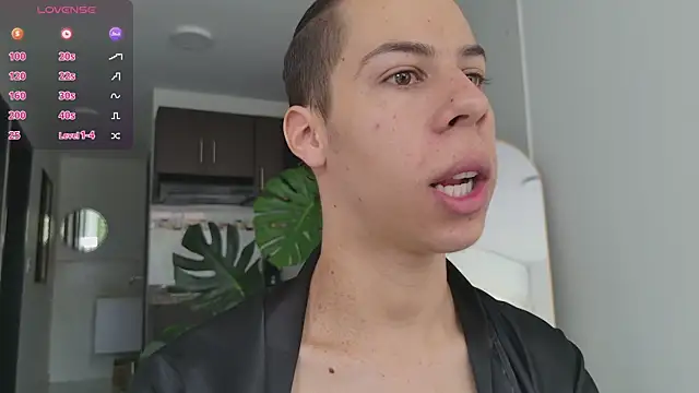 Snapshot of grey___27 chatting on 10/22/25, 12:16 grey 27 online show from 10/22/25, 12:16