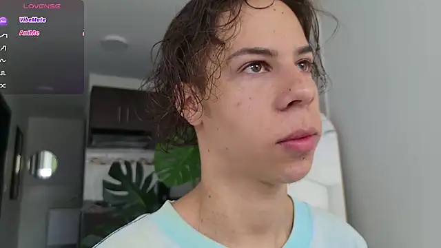 Snapshot of grey___27 chatting on 10/23/25, 12:15 grey 27 online show from 10/23/25, 12:15