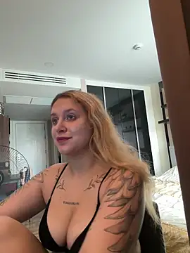 Snapshot of ellielawson chatting on 10/25/25, 08:55 ellielawson online show from 10/25/25, 08:55