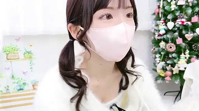 Snapshot of -minami- chatting on 12/18/25, 12:11 -minami- online show from 12/18/25, 12:11