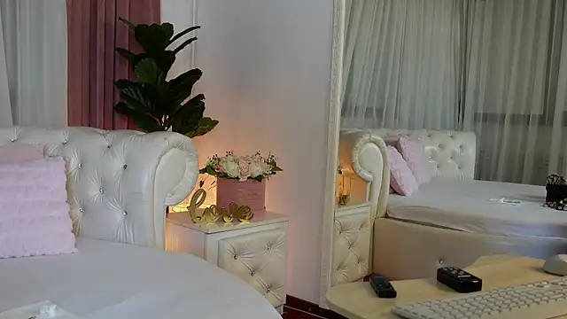 NinaCrystal1 online show from 06/10/26, 07:40