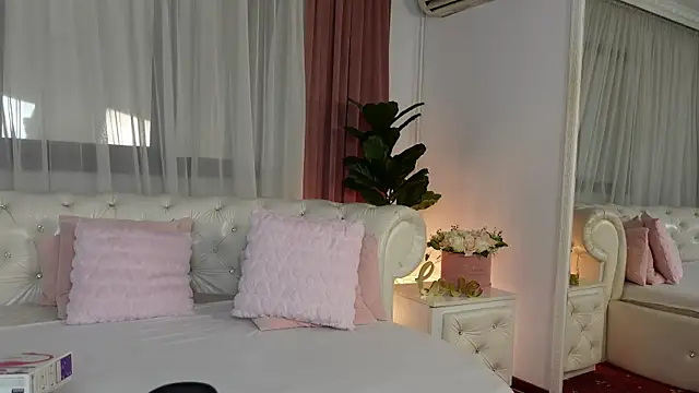 NinaCrystal1 online show from 06/13/26, 08:34