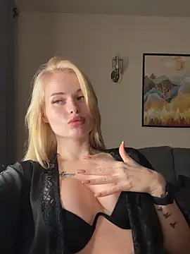 Snapshot of Vladamais chatting on 11/05/25, 03:56 Vladamais online show from 11/05/25, 03:56