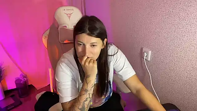Snapshot of Katrin__kiss chatting on 10/23/25, 04:17 Katrin  kiss online show from 10/23/25, 04:17