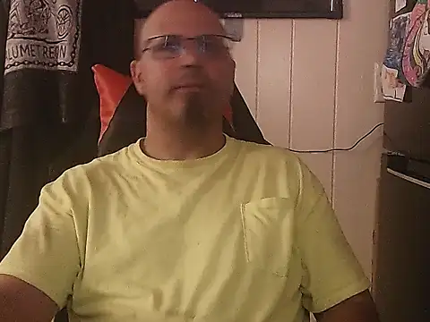 Snapshot of KrazyLegz chatting on 09/15/25, 08:53 KrazyLegz online show from 09/15/25, 08:53