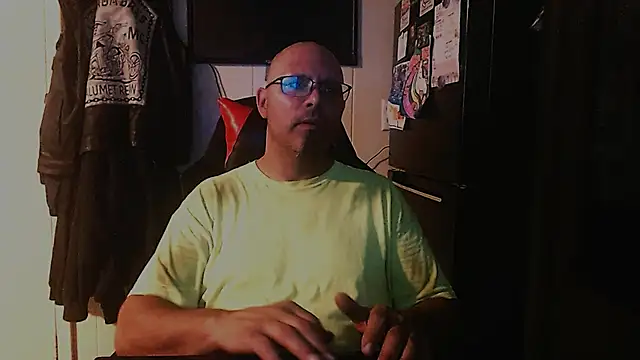 Snapshot of KrazyLegz chatting on 09/17/25, 09:27 KrazyLegz online show from 09/17/25, 09:27