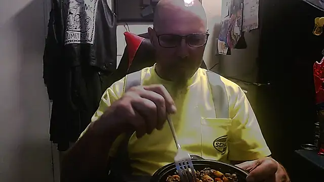 Snapshot of KrazyLegz chatting on 09/18/25, 10:12 KrazyLegz online show from 09/18/25, 10:12