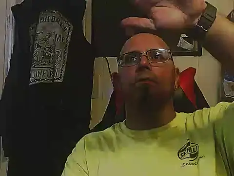 Snapshot of KrazyLegz chatting on 09/22/25, 10:45 KrazyLegz online show from 09/22/25, 10:45