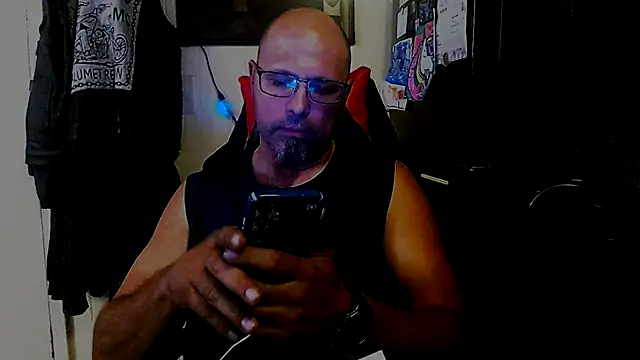 Snapshot of KrazyLegz chatting on 10/01/25, 11:55 KrazyLegz online show from 10/01/25, 11:55