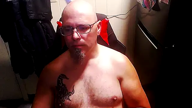 Snapshot of KrazyLegz chatting on 10/05/25, 02:59 KrazyLegz online show from 10/05/25, 02:59