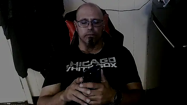 Snapshot of KrazyLegz chatting on 10/08/25, 03:42 KrazyLegz online show from 10/08/25, 03:42