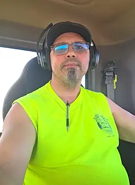 Snapshot of KrazyLegz chatting on 10/11/25, 07:01 KrazyLegz online show from 10/11/25, 07:01