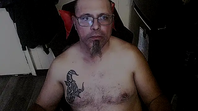 Snapshot of KrazyLegz chatting on 10/15/25, 11:27 KrazyLegz online show from 10/15/25, 11:27