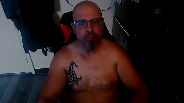 Snapshot of KrazyLegz chatting on 10/19/25, 03:12 KrazyLegz online show from 10/19/25, 03:12