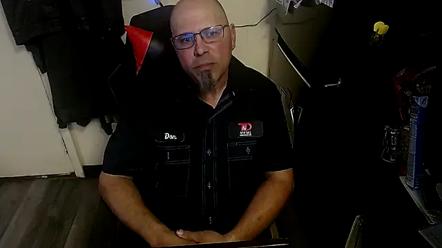 Snapshot of KrazyLegz chatting on 10/21/25, 10:54 KrazyLegz online show from 10/21/25, 10:54