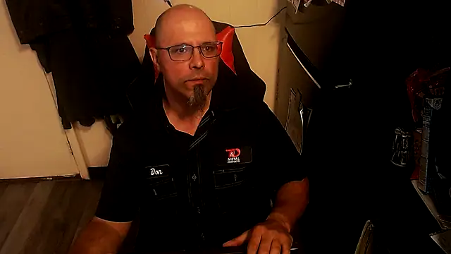 Snapshot of KrazyLegz chatting on 10/22/25, 10:09 KrazyLegz online show from 10/22/25, 10:09