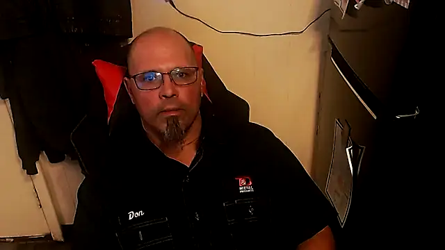 Snapshot of KrazyLegz chatting on 10/24/25, 09:00 KrazyLegz online show from 10/24/25, 09:00