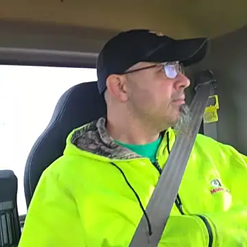 Snapshot of KrazyLegz chatting on 10/25/25, 01:51 KrazyLegz online show from 10/25/25, 01:51