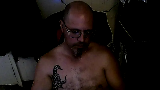 Snapshot of KrazyLegz chatting on 10/26/25, 05:41 KrazyLegz online show from 10/26/25, 05:41