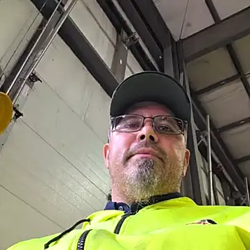 Snapshot of KrazyLegz chatting on 10/28/25, 03:36 KrazyLegz online show from 10/28/25, 03:36