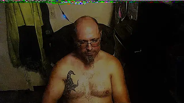 Snapshot of KrazyLegz chatting on 11/01/25, 02:57 KrazyLegz online show from 11/01/25, 02:57