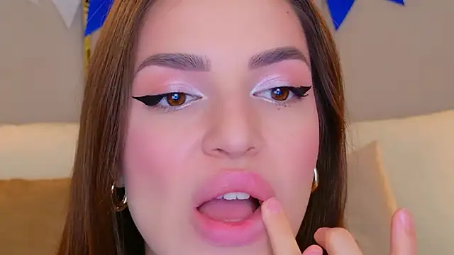 BellaHalles online show from 10/05/25, 06:12