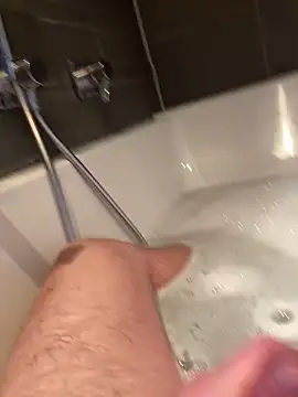 Snapshot of LivingLegend1978 chatting on 03/19/25, 05:39 LivingLegend1978 online show from 03/19/25, 05:39