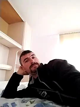 Snapshot of LOREDAN1 chatting on 02/28/25, 02:31 LOREDAN1 online show from 02/28/25, 02:31