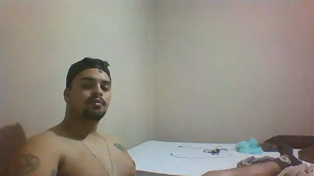 Snapshot of Xcumshot33 chatting on 10/06/25, 01:14 Xcumshot33 online show from 10/06/25, 01:14