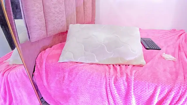 LoveQueen2 online show from 01/09/25, 05:54