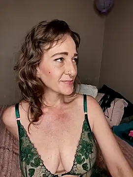 Snapshot of Deviant_Desires_xx chatting on 10/19/25, 05:24 Deviant Desires xx online show from 10/19/25, 05:24