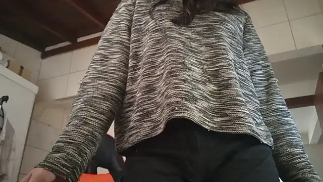 Snapshot of bombomepimenta chatting on 10/31/25, 12:06 bombomepimenta online show from 10/31/25, 12:06