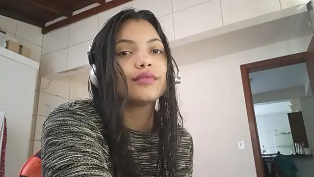 Snapshot of bombomepimenta chatting on 11/14/25, 04:06 bombomepimenta online show from 11/14/25, 04:06